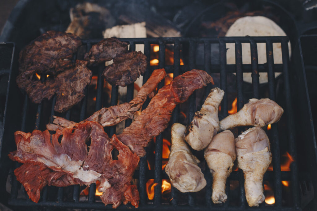 How long should charcoal burn before grilling